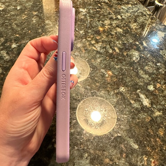 Otterbox with MagSafe for IPhone14 PRO 6.1” screen. Lt. lilac symmetry series. - Picture 6 of 12